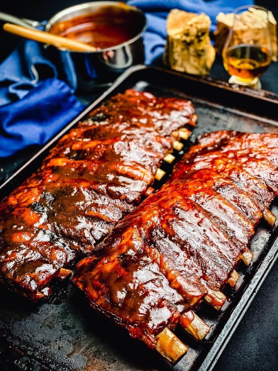 12 hodin vařená vepřová žebra, autorská BBQ a thajská glazura