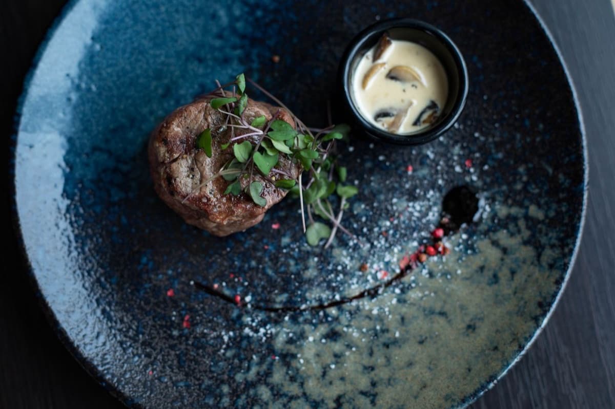 Sous-Vide-Rindersteak mit geräucherter Cranberry-Sauce