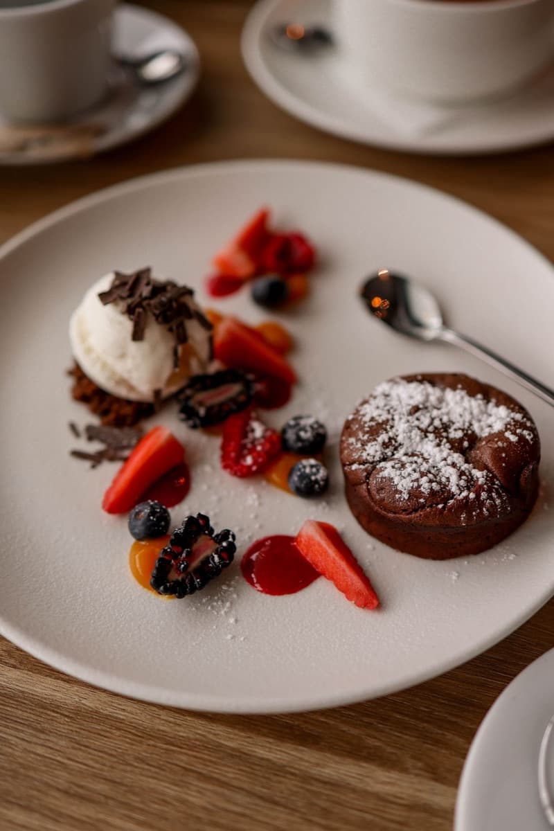Schokoladenfondant mit Schlagsahne